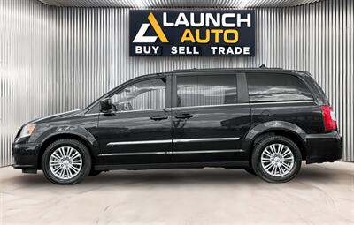 2015 Chrysler Town and Country Touring-L   - Photo 2 - Edmonton, AB T6B 0B7