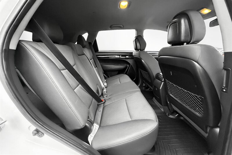 2011 Kia Sorento LX-V6   - Photo 20 - Edmonton, AB T6B 0B7