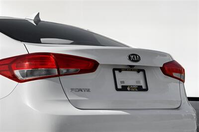 2017 Kia Forte LX   - Photo 5 - Edmonton, AB T6B 0B7
