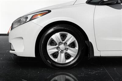 2017 Kia Forte LX   - Photo 3 - Edmonton, AB T6B 0B7