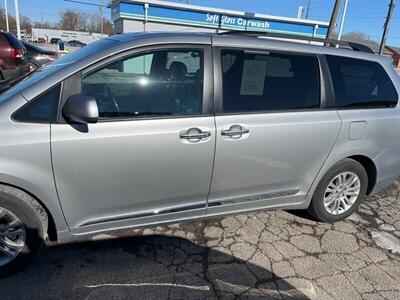 2015 Toyota Sienna XLE   - Photo 2 - Marion, OH 43302