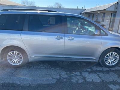 2015 Toyota Sienna XLE   - Photo 6 - Marion, OH 43302