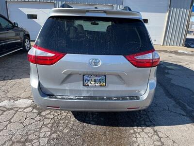 2015 Toyota Sienna XLE   - Photo 4 - Marion, OH 43302