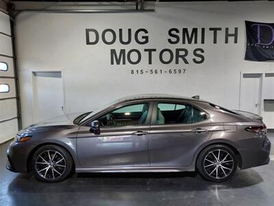 2023 Toyota Camry Hybrid SE   - Photo 2 - Rochelle, IL 61068