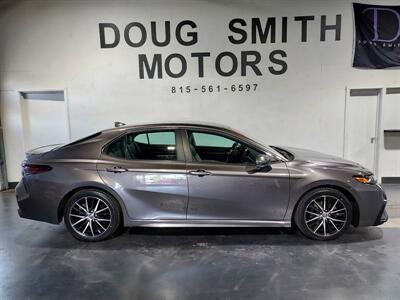 2023 Toyota Camry Hybrid SE   - Photo 1 - Rochelle, IL 61068