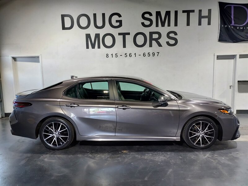 2023 Toyota Camry Hybrid SE  
