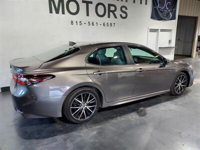 2023 Toyota Camry Hybrid SE   - Photo 9 - Rochelle, IL 61068
