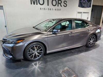 2023 Toyota Camry Hybrid SE   - Photo 3 - Rochelle, IL 61068