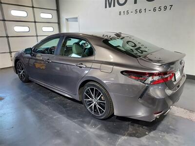 2023 Toyota Camry Hybrid SE   - Photo 4 - Rochelle, IL 61068