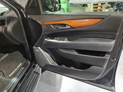 2016 Cadillac Escalade ESV Luxury Collection SUV 4X4 - Photo 34 - Rochelle, IL 61068