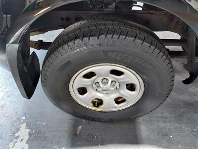 2005 Nissan Frontier SE 4dr King Cab SE  4X4 - Photo 27 - Rochelle, IL 61068