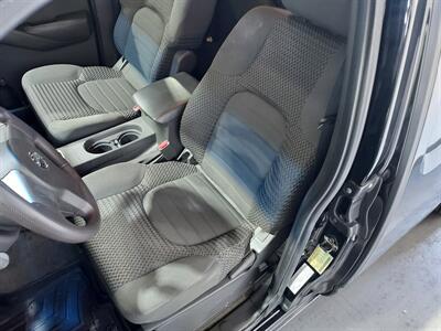 2005 Nissan Frontier SE 4dr King Cab SE  4X4 - Photo 12 - Rochelle, IL 61068