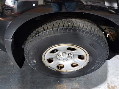 2005 Nissan Frontier SE 4dr King Cab SE  4X4 - Photo 28 - Rochelle, IL 61068