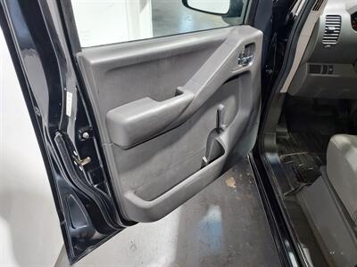 2005 Nissan Frontier SE 4dr King Cab SE  4X4 - Photo 16 - Rochelle, IL 61068