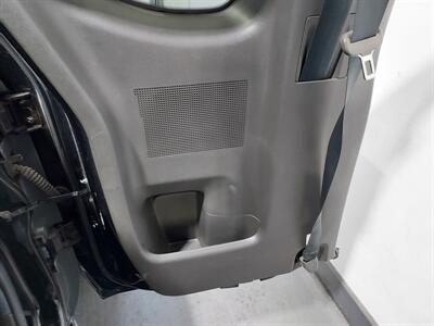 2005 Nissan Frontier SE 4dr King Cab SE  4X4 - Photo 17 - Rochelle, IL 61068