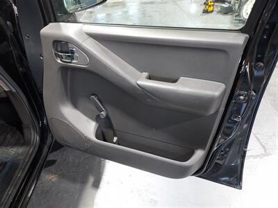 2005 Nissan Frontier SE 4dr King Cab SE  4X4 - Photo 18 - Rochelle, IL 61068