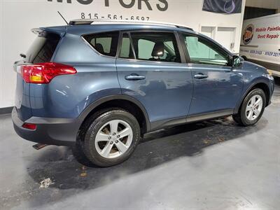2014 Toyota RAV4 XLE  AWD - Photo 6 - Rochelle, IL 61068