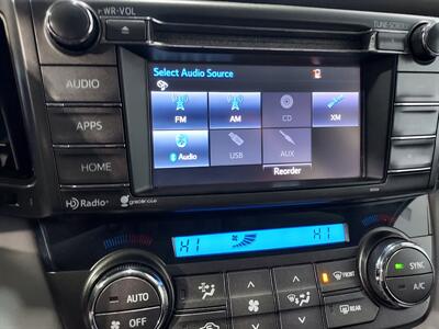 2014 Toyota RAV4 XLE  AWD - Photo 11 - Rochelle, IL 61068