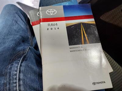 2014 Toyota RAV4 XLE  AWD - Photo 19 - Rochelle, IL 61068