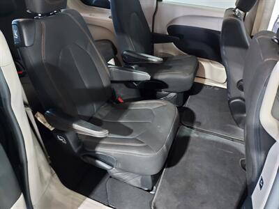 2017 Chrysler Pacifica Touring - Photo 14 - Rochelle, IL 61068