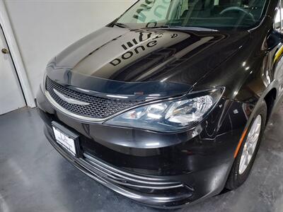 2017 Chrysler Pacifica Touring - Photo 5 - Rochelle, IL 61068