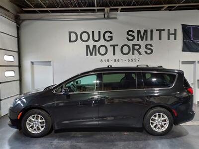 2017 Chrysler Pacifica Touring - Photo 2 - Rochelle, IL 61068