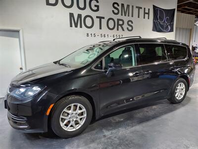 2017 Chrysler Pacifica Touring - Photo 3 - Rochelle, IL 61068