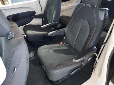 2017 Chrysler Pacifica Touring - Photo 12 - Rochelle, IL 61068