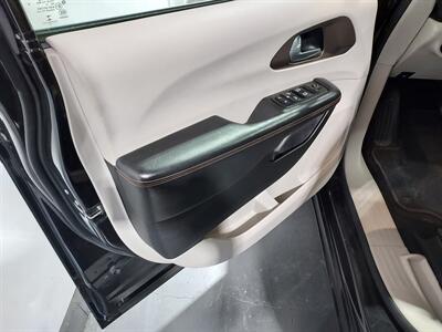 2017 Chrysler Pacifica Touring - Photo 22 - Rochelle, IL 61068