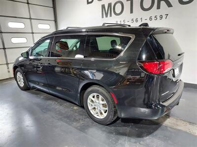 2017 Chrysler Pacifica Touring - Photo 4 - Rochelle, IL 61068