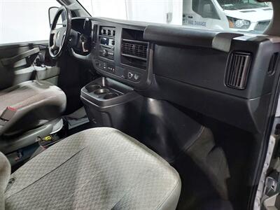 2017 Chevrolet Express LT 3500  15 passenger - Photo 14 - Rochelle, IL 61068