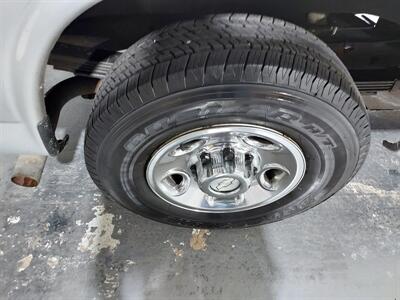 2017 Chevrolet Express LT 3500  15 passenger - Photo 36 - Rochelle, IL 61068