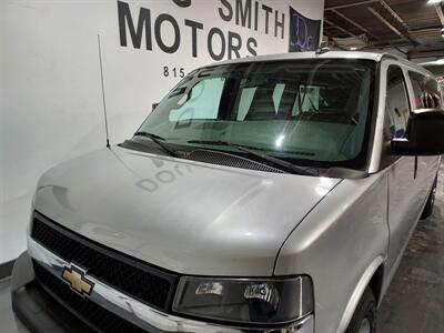 2017 Chevrolet Express LT 3500  15 passenger - Photo 4 - Rochelle, IL 61068