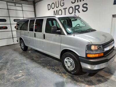 2017 Chevrolet Express LT 3500  15 passenger - Photo 7 - Rochelle, IL 61068