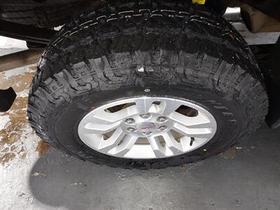 2015 GMC Sierra 1500 SLT   - Photo 23 - Rochelle, IL 61068