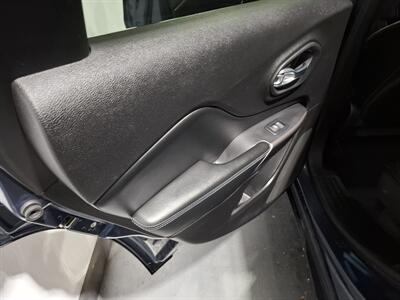 2020 Jeep Cherokee Latitude Plus 4WD   - Photo 22 - Rochelle, IL 61068