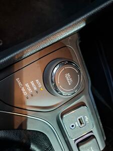 2020 Jeep Cherokee Latitude Plus 4WD   - Photo 25 - Rochelle, IL 61068