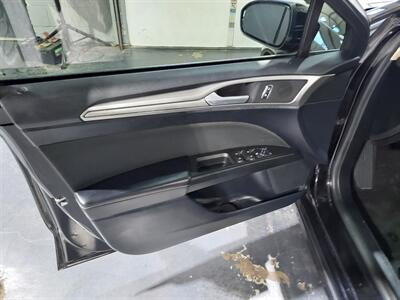 2020 Ford Fusion SE  awd - Photo 17 - Rochelle, IL 61068