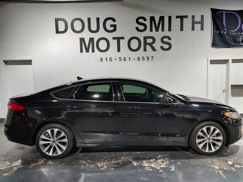 2020 Ford Fusion SE  awd - Photo 1 - Rochelle, IL 61068