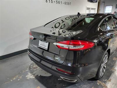 2020 Ford Fusion SE  awd - Photo 9 - Rochelle, IL 61068