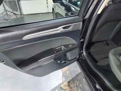 2020 Ford Fusion SE  awd - Photo 19 - Rochelle, IL 61068