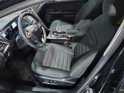 2020 Ford Fusion SE  awd - Photo 16 - Rochelle, IL 61068