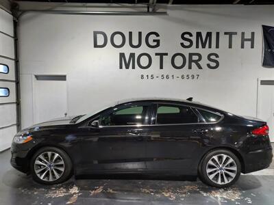 2020 Ford Fusion SE  awd - Photo 2 - Rochelle, IL 61068