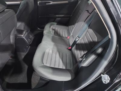 2020 Ford Fusion SE  awd - Photo 18 - Rochelle, IL 61068