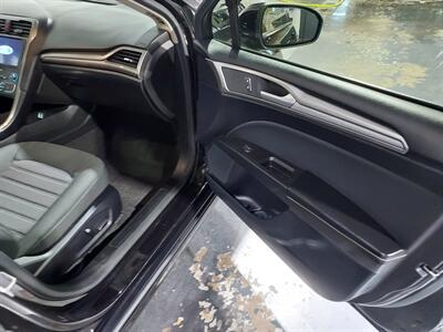 2020 Ford Fusion SE  awd - Photo 14 - Rochelle, IL 61068