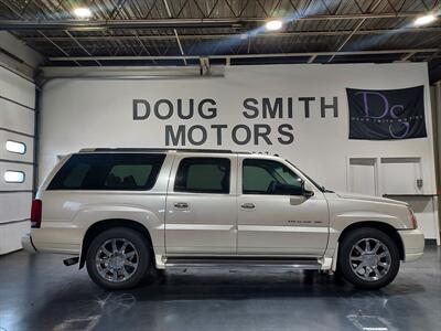 2005 Cadillac Escalade ESV  PREMIUM - Photo 1 - Rochelle, IL 61068