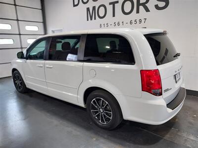 2016 Dodge Grand Caravan SE PLUS   - Photo 4 - Rochelle, IL 61068