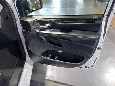 2016 Dodge Grand Caravan SE PLUS   - Photo 18 - Rochelle, IL 61068