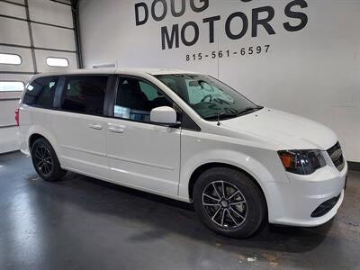 2016 Dodge Grand Caravan SE PLUS   - Photo 2 - Rochelle, IL 61068