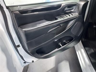 2016 Dodge Grand Caravan SE PLUS   - Photo 17 - Rochelle, IL 61068